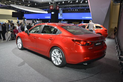 Mazda - Grazie alle innovazioni della tecnologia SKYACTIV, la Nuova Mazda6 risulta pi leggera del modello attuale.